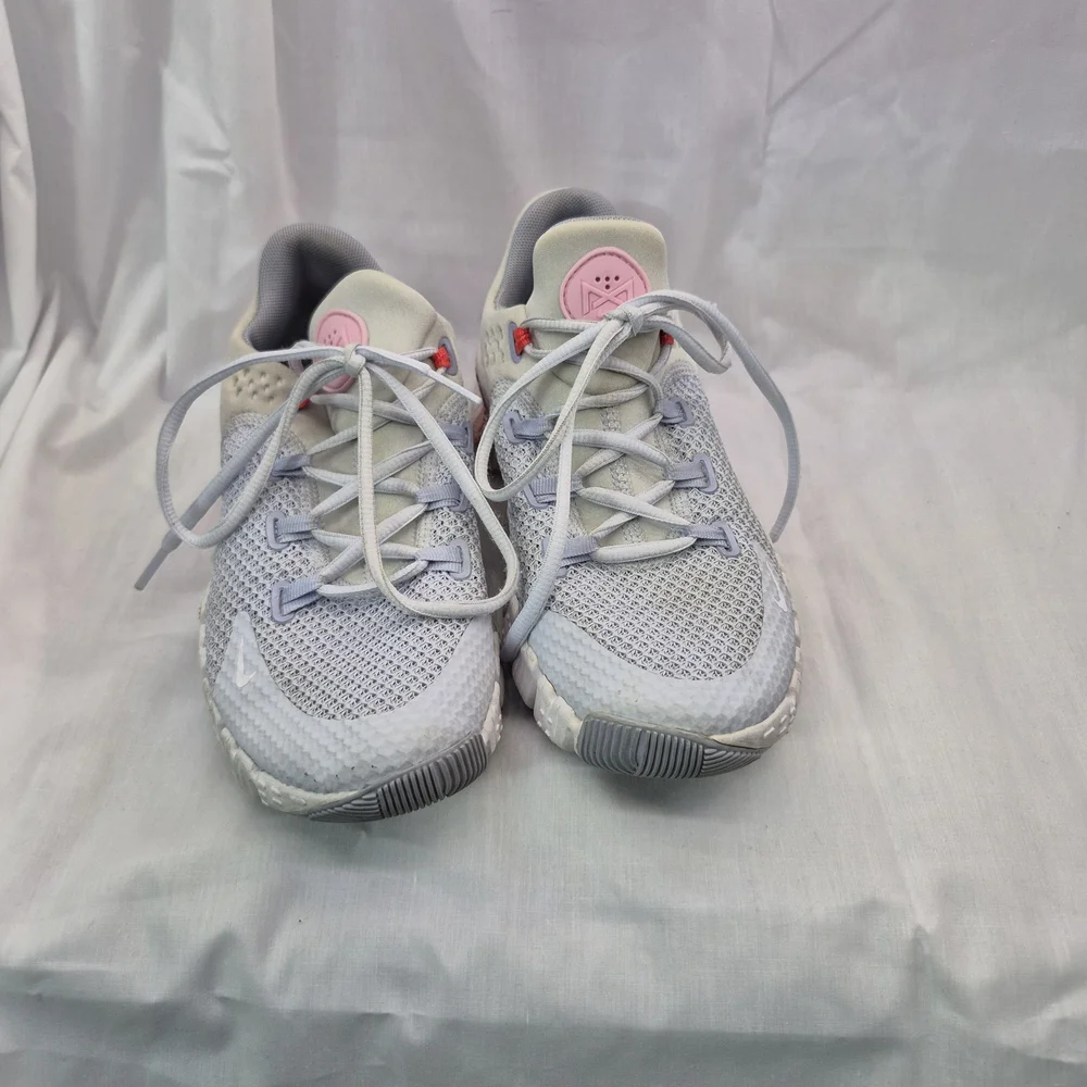 8.5 Nike Metcon‎ Athletic Shoes in Gray and Pink